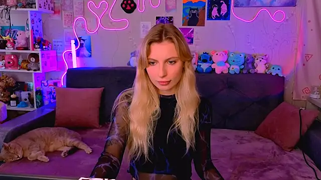 Maria Hunt online show from September 18, 5:28 am