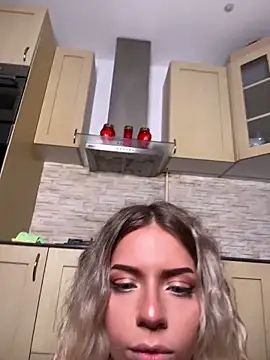 Snapshot of maddisonblush chatting on September 21, 4:38 pm maddisonblush online show from September 21, 4:38 pm