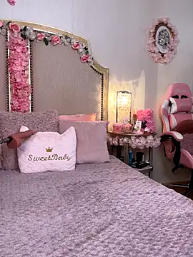 Snapshot of maddisonblush chatting on October 3, 4:45 pm maddisonblush online show from October 3, 4:45 pm