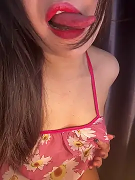 --Lyly-- online show from March 30, 6:13 am