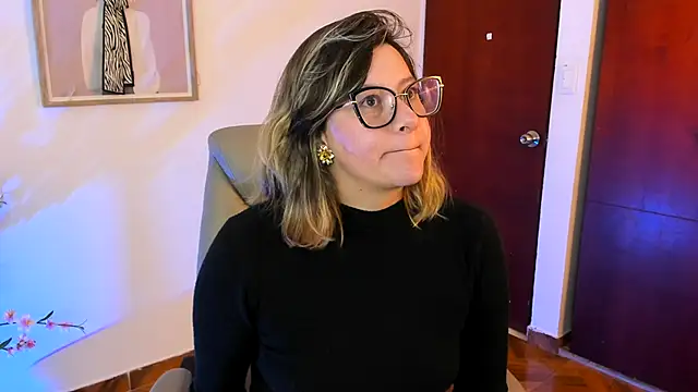 Chanelll Taylorr  online show from November 12, 9:18 am