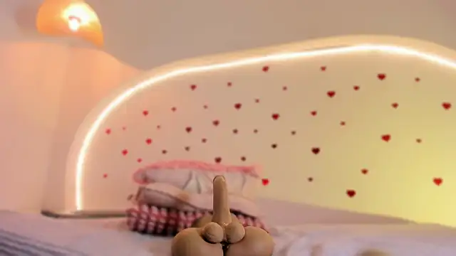 katiepeach  online show from February 17, 12:26 pm