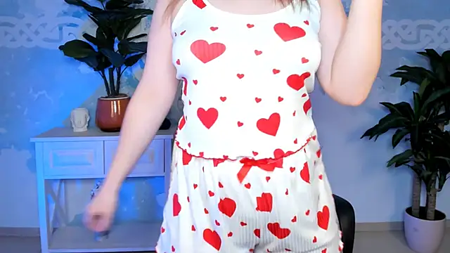 FioraMarmoris online show from November 22, 2:31 pm