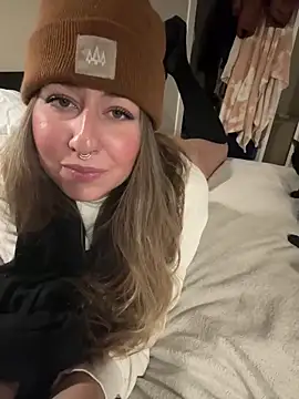 sophielove888 online show from November 10, 9:43 pm