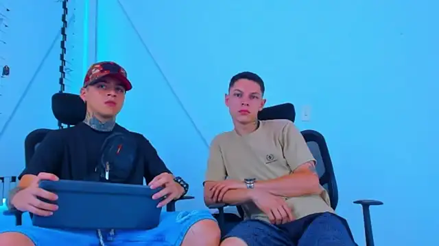 HOT boy2025 online show from November 5, 10:15 pm