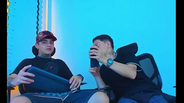 HOT boy2025 online show from November 23, 4:37 am