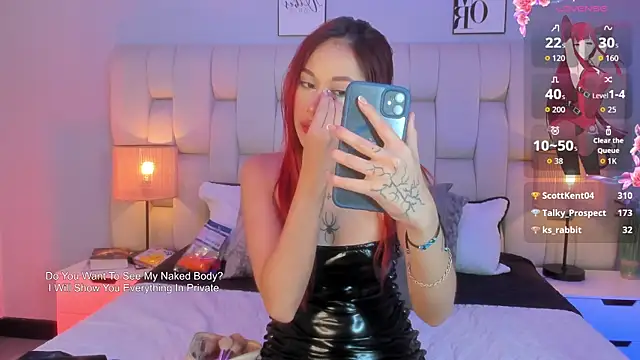 SkinnyFoxy online show from July 17, 8:45 pm