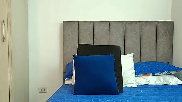 karina lewis  online show from November 12, 3:59 am