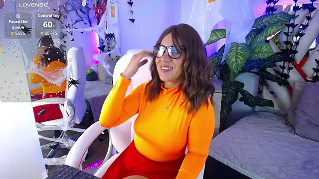 Camille jhonson online show from October 31, 10:30 am