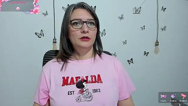 Amie Adams82  online show from September 24, 7:13 pm