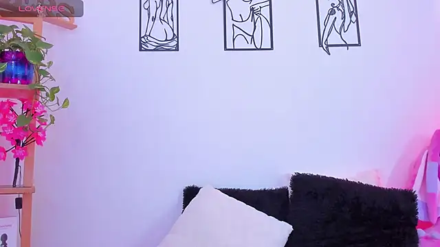 EmillySanders online show from May 27, 10:07 pm