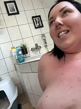 -BonnieBlack- online show from April 17, 6:15 am