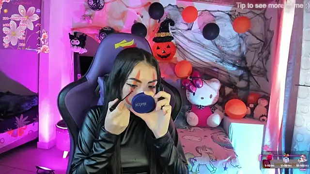 Snapshot of Alice_ch1 chatting on October 4, 8:24 pm Alice ch1 online show from October 4, 8:24 pm