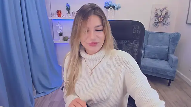 Snapshot of SelenaeMoore chatting on October 22, 3:33 am SelenaeMoore online show from October 22, 3:33 am