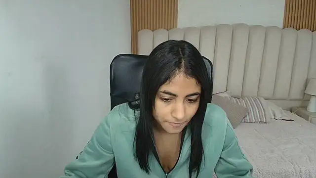 shaneelle online show from April 14, 3:17 am