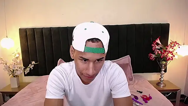 soft attraction online show from October 22, 8:25 pm