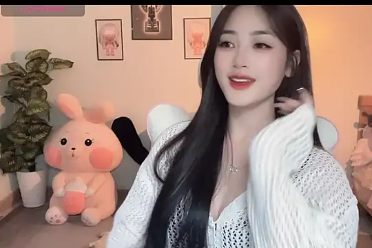 Snapshot of _Aimy_ chatting on October 1, 5:18 pm Aimy online show from October 1, 5:18 pm