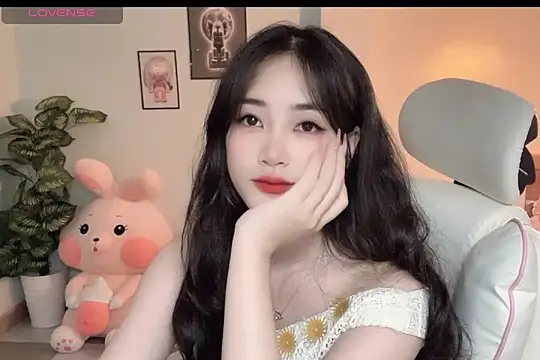 Snapshot of _Aimy_ chatting on October 7, 4:17 am Aimy online show from October 7, 4:17 am