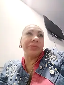 coral smitth online show from November 18, 1:17 am