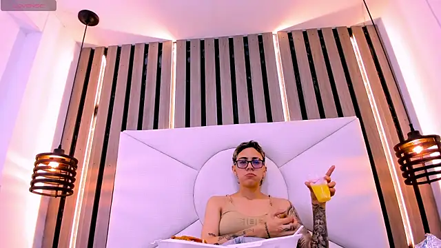 Cutie Shy  online show from January 13, 7:40 pm