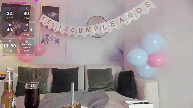 Snapshot of lara_madisson chatting on October 16, 5:10 am lara madisson online show from October 16, 5:10 am