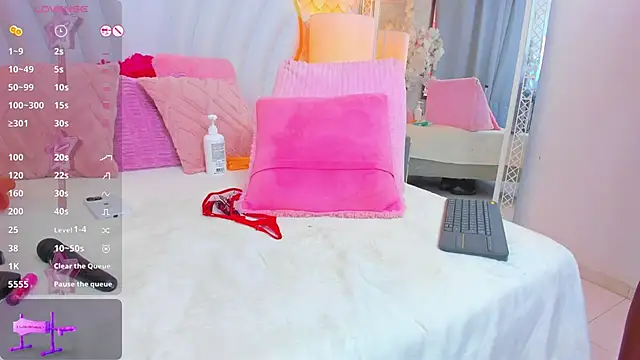 ShanelWest online show from February 4, 1:47 pm