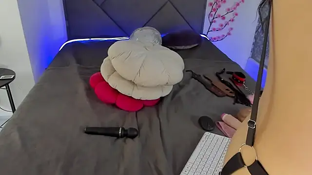 CassieEvans online show from February 23, 7:19 am