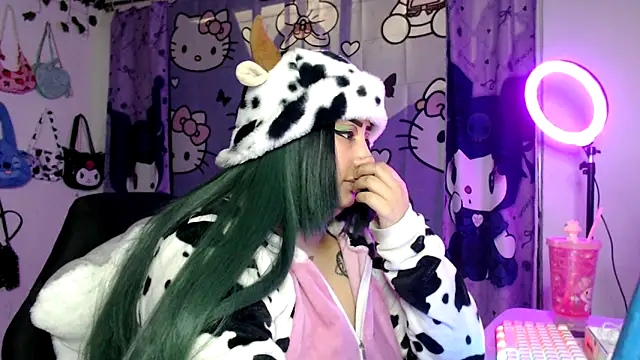 lussyevans24 online show from October 28, 9:04 am