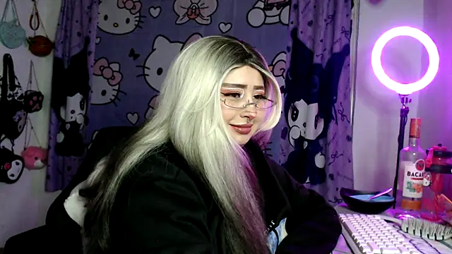 lussyevans24 online show from April 18, 3:31 am