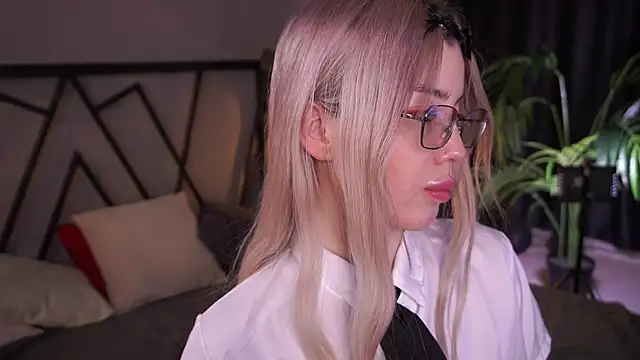 LindaThacker online show from April 14, 8:14 am