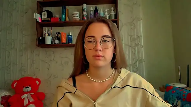 luxie milady online show from October 9, 12:42 pm