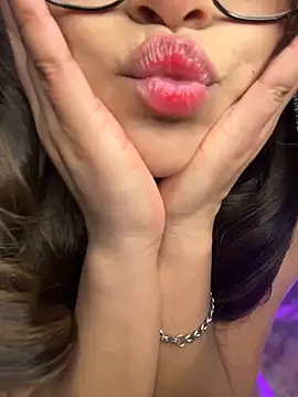 Lily candy X online show from April 11, 7:45 am