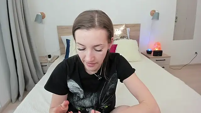 KateRedgar online show from April 15, 2:50 pm