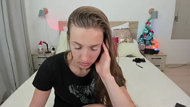 KateRedgar online show from December 4, 5:35 pm