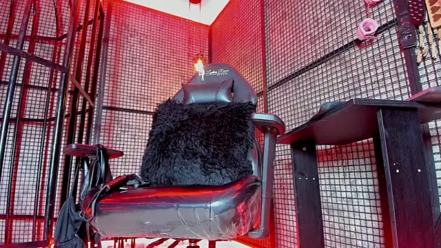 NAILAHARD online show from December 4, 6:30 pm