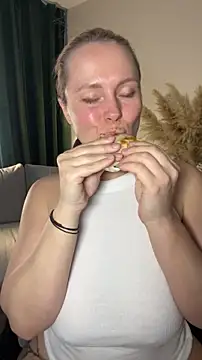 Charming Daphny online show from April 1, 5:08 am