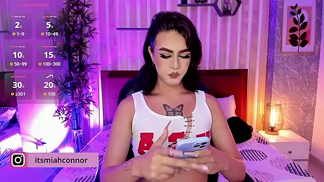 miah connor online show from November 9, 7:32 pm