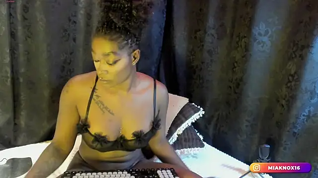 MiaKnox online show from February 10, 12:02 am