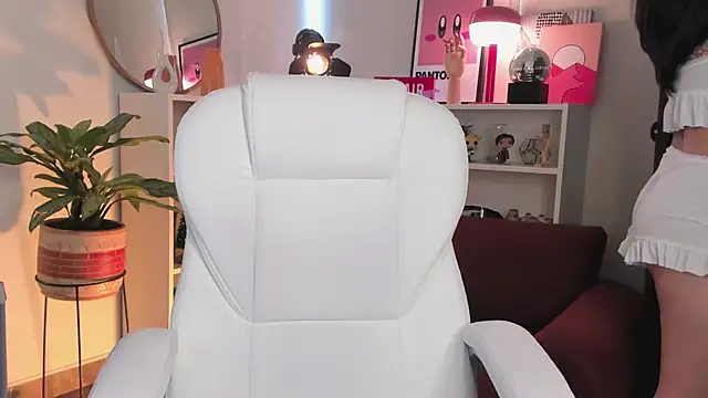 nahiapaws online show from December 2, 9:17 pm