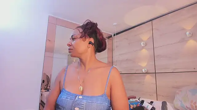 martina touss online show from April 18, 12:40 pm