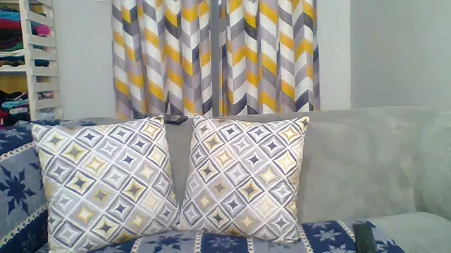 Petite 254 online show from March 5, 11:33 pm