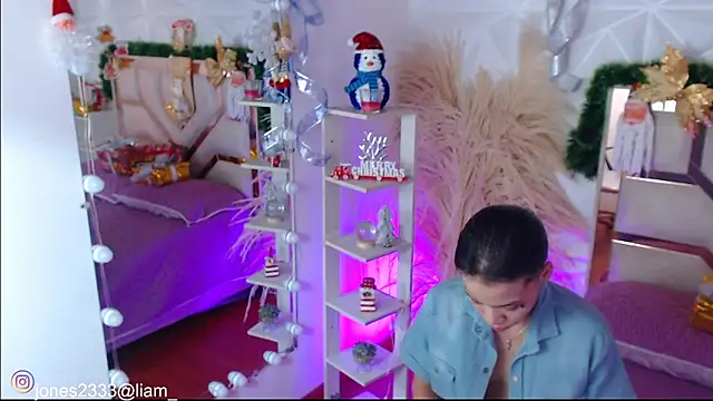 Jonesliam23 online show from December 16, 8:15 pm