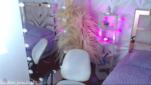 Jonesliam23 online show from October 21, 7:51 pm