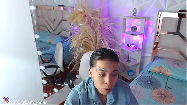 Jonesliam23 online show from October 25, 7:21 pm