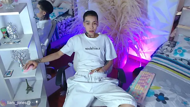 Jonesliam23 online show from March 17, 7:29 pm