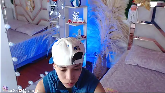 Jonesliam23 online show from December 3, 7:16 pm