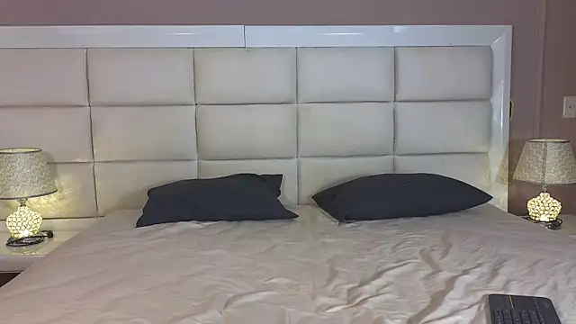 adaraSmiith online show from February 4, 9:07 pm