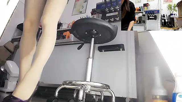Snapshot of andii-1 chatting on October 20, 3:42 am andii-1 online show from October 20, 3:42 am