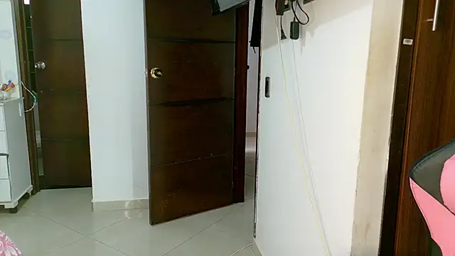 Snapshot of Abby_tits chatting on September 18, 7:34 pm Abby tits online show from September 18, 7:34 pm