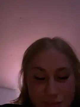 Prettypinkisland online show from June 28, 4:41 am
